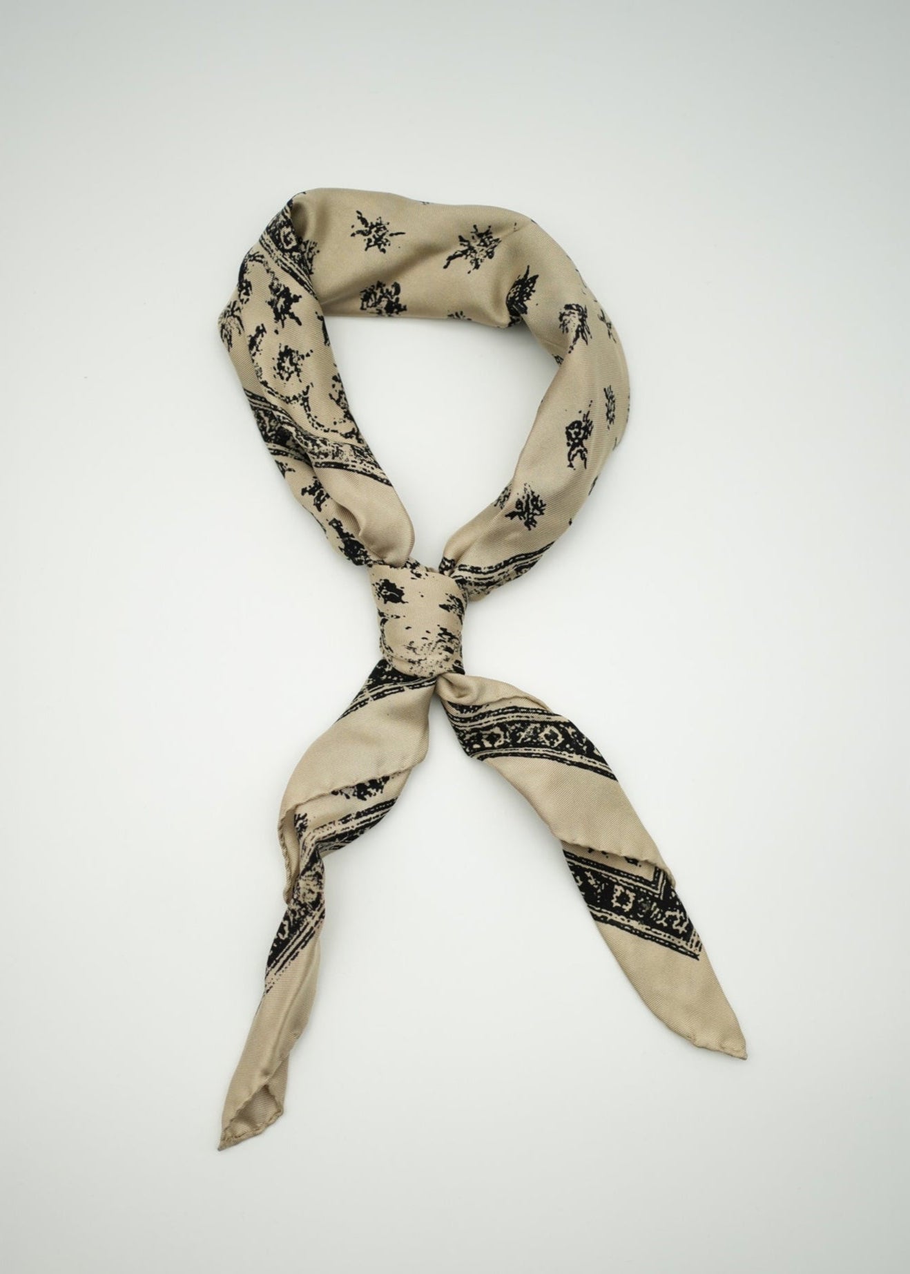 UNIT 0001 - SILK SCARF