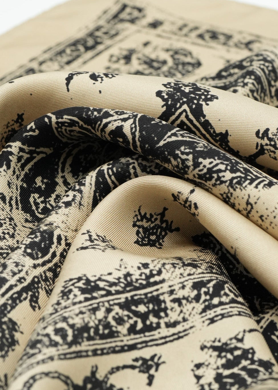 UNIT 0001 - SILK SCARF